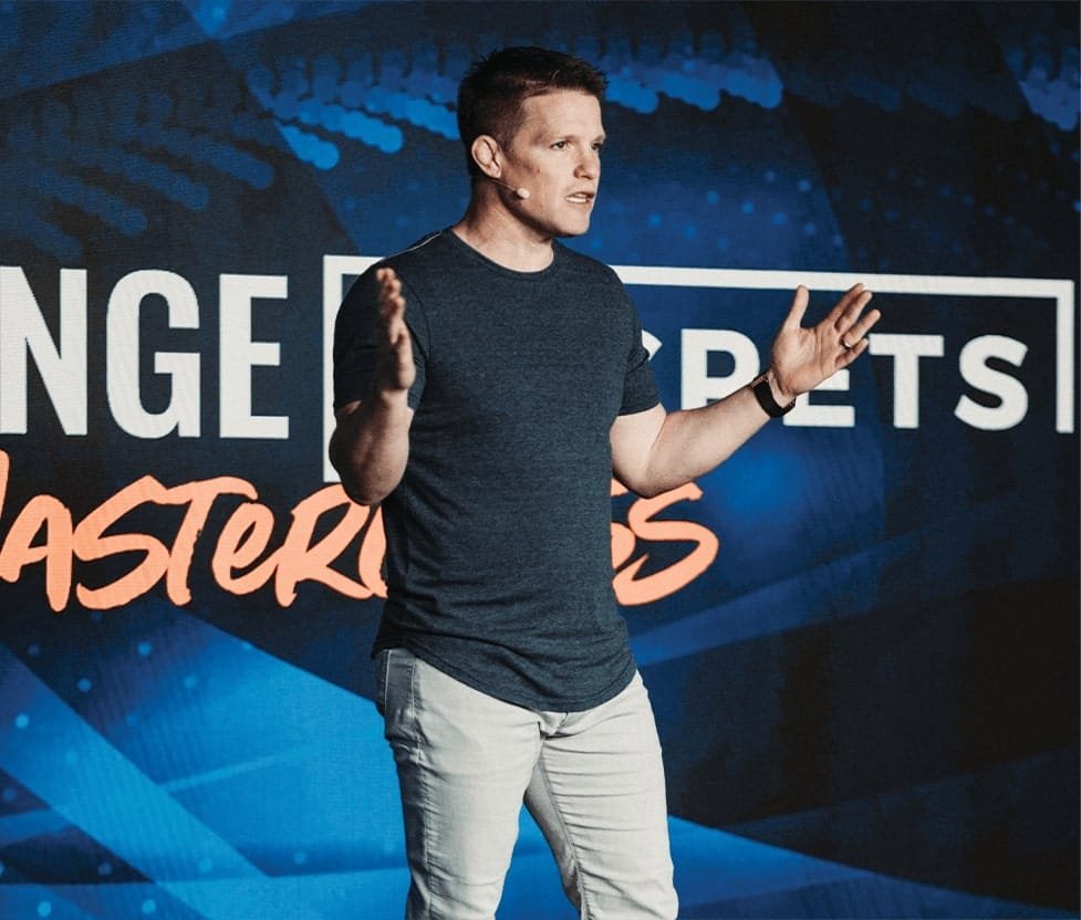 so-russell-creating-a-crowd